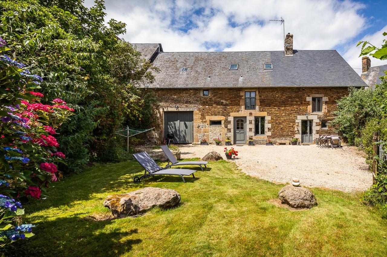 Les Prairies Du Mont - Le Gite De La Chapelle Sougeal Bagian luar foto