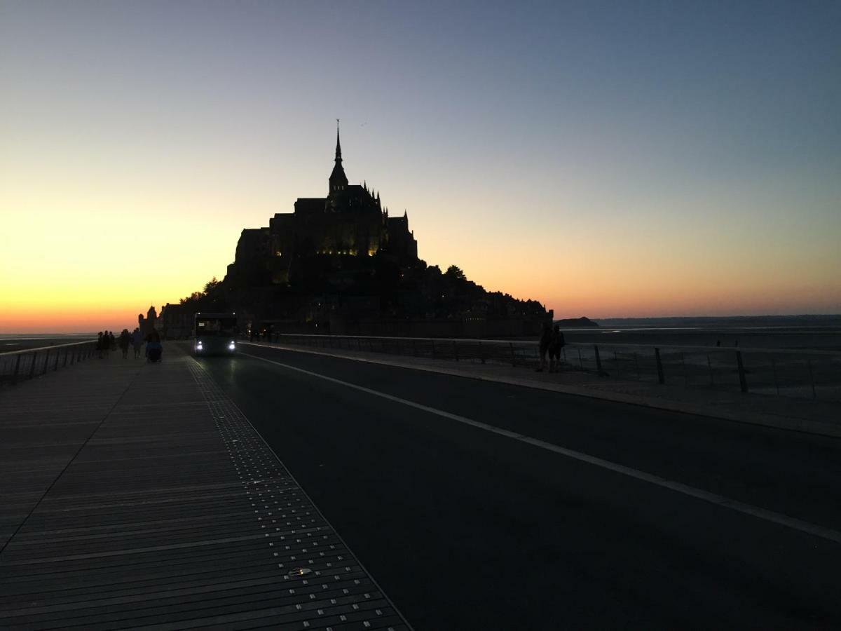 Les Prairies Du Mont - Le Gite De La Chapelle Sougeal Bagian luar foto